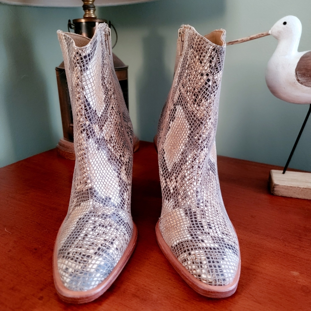 Free People Barclay Snake Embossed Leather Ankle Boots Size 37 Western - Picture 5 of 15